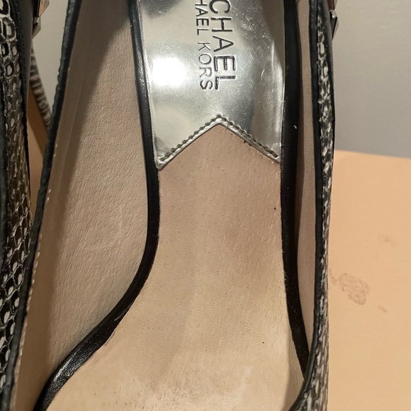 Michael Kors pumps almost like new👠👠 - Picture 4 of 11